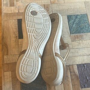 Crocs Isabella Women's Size 8‎ Tan Jelly T-Strap Iconic Comfort Sandals